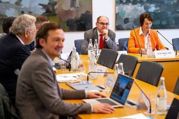 Der Hohe Repräsentant für Bosnien-Herzegowina, Christian Schmidt, berichtete dem Europaausschuss von seiner Tätigkeit. 