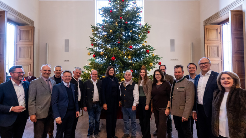 Christbaum für den Bayerischen Landtag übergeben