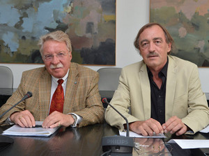 Bild: Vorsitzender Franz Schindler (rechts), SPD, und stellv. Vorsitzender Dr. Otmar Bernhard, CSU - Copyright: Bildarchiv Bayerischer Landtag - Foto: Rolf Poss