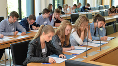 „Fraktionssitzung“ im Konferenzsaal | Foto: Rolf Poss
