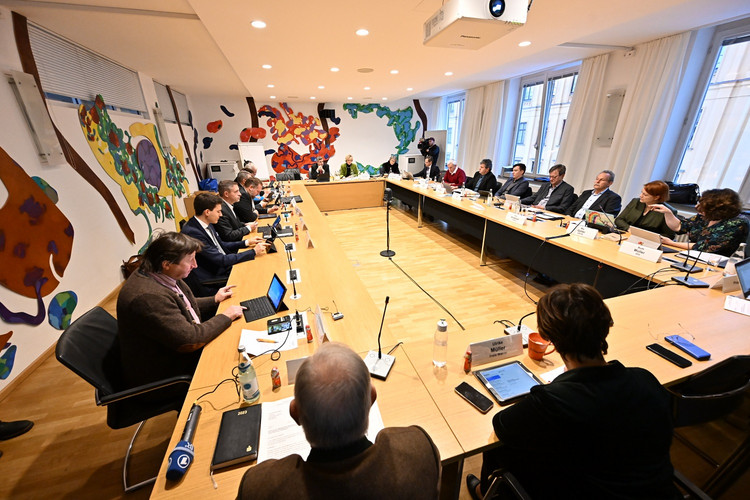 Der Landwirtschaftsausschuss diskutierte den Bericht der Staatsministerin zum Zustand der Wälder.