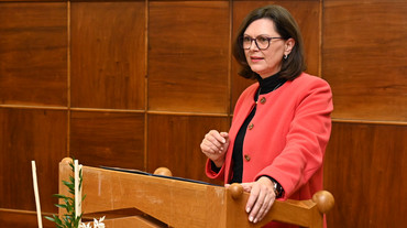 Landtagspräsidentin Ilse Aigner betonte in ihrem Grußwort zur Ausstellungseröffnung, dass die Demokratie keine Selbstverständlichkeit sei. 