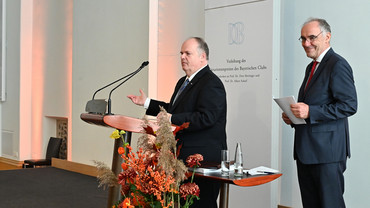 Die Preisbegründungen übernahmen die beiden Präsidenten des Bayerischen Clubs Stephan Mayer und Dr. Heinrich Kreuzer. 