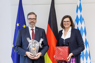 Eng und vertrauensvoll ist die Verbundenheit zwischen Bayern und Österreich.