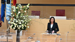 Landtagspräsidentin Ilse Aigner spricht beim Trauerakt für die Coronaverstorbenen in Bayern