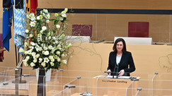 | Foto: Rolf Poss Landtagspräsidentin Ilse Aigner spricht beim Trauerakt für die Coronaverstorbenen in Bayern