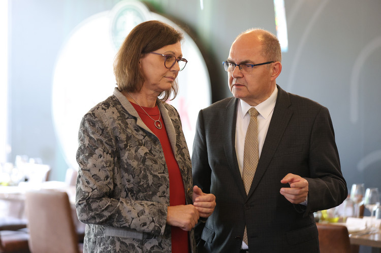 Landtagspräsidentin Ilse Aigner mit dem scheidenden Hohen Repräsentanten für Bosnien und Herzegowina, Christian Schmidt 