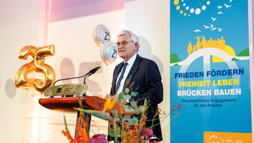 Die Festrede zum diesjährigen Leitthema „Frieden“ hielt Dr. Peter Frey, ehem. Chefredakteur des ZDF. | Foto: Matthias Balk