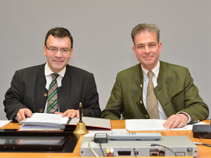 Bild: Die beiden Vorsitzenden des Untersuchungsausschusses: Dr. Florian Herrmann, CSU (li.), und Florian Streibl, FREIE WÄHLER. - Copyright: Bildarchiv Bayerischer Landtag - Foto: Rolf Poss