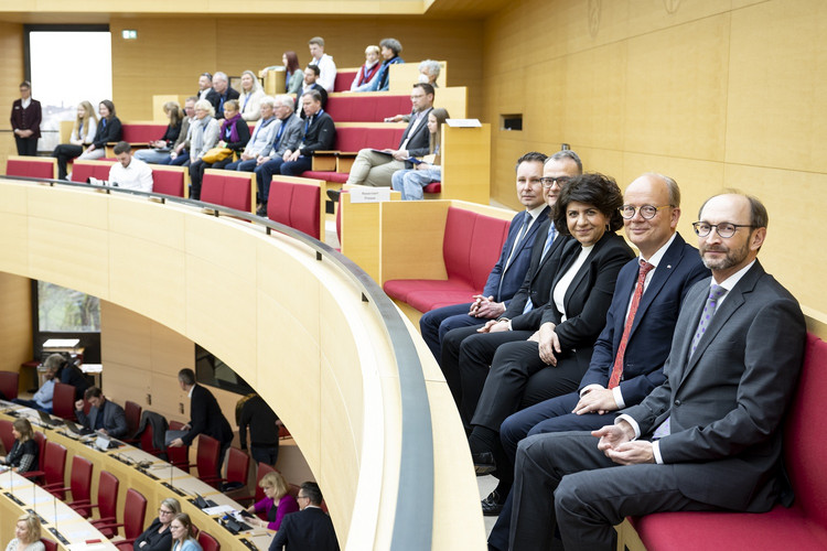 Auch im Plenum wurde die Delegation offiziell begrüßt. 