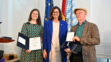 Unter den Ausgezeichneten befanden sich auch diesmal wieder Prominente wie die ehemalige Skirennläuferin Viktoria Rebensburg (links) und der Musiker Hans Well (rechts).