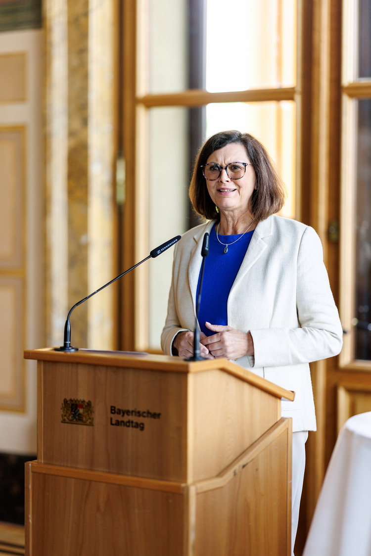 Landtagspräsidentin Ilse Aigner (CSU) dankte den Schülerinnen und Schülern für ihren großartigen Einsatz und den Lehrkräften für ihre wertvolle pädagogische Arbeit. 