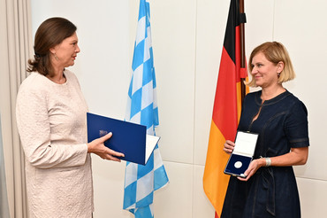 Dr. Simone Strohmayr erhält die Verfassungsmedaille 2020 in Silber 