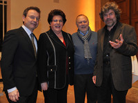 Landtagspräsidentin Barbara Stamm mit Prof. Dr. Klaus Schaefer, Geschäftsführer des FilmFernsehFonds Bayern (links) sowie Regisseur Joseph Vilsmaier und Extrembergsteiger Reinhold Messner (rechts). | Foto: Rolf Poss