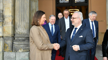 Verabschiedung des Staatspräsidenten der Republik Lettland - von links: Landtagspräsidentin Ilse Aigner, Vizepräsident Dr. Wolfgang Heubisch, Landtagsdirektor Peter Worm, Vizepräsident Thomas Gehring, Staatspräsident Dr. Egils Levits sowie I. Vizepräsident Karl Freller