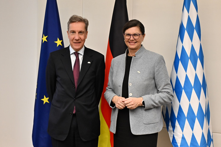 Landtagspräsidentin Ilse Aigner (CSU) mit Botschafter Alexandros Papaioannou 