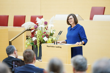 | Foto: Stefan Obermeier Landtagspräsidentin Ilse Aigner: „Heimatvertriebene, Aussiedler und Spätaussiedler haben gezeigt, dass alle zusammen Großes schaffen können! Sie haben Bayern geprägt. Heute schauen wir darauf voller Stolz. Wir sind eins. Wir gehören zusammen!“