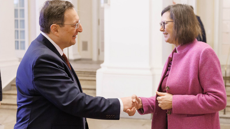 Landtagspräsidentin Ilse Aigner empfängt türkischen Botschafter 