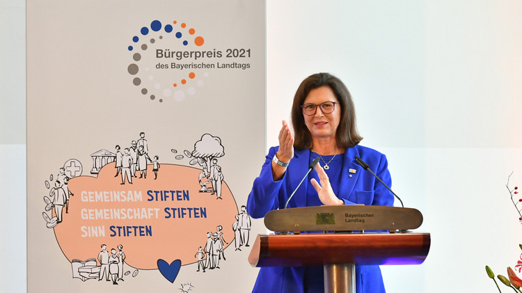 Landtagspräsidentin Ilse Aigner bei der Verleihung des Bürgerpreises 2021 