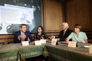 Im Plenarsaal des Verfassungskonvents im Alten Schloss auf Herrenchiemsee