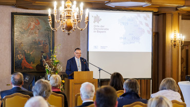 Heiko Bäuerlein, Erster Bürgermeister der Stadt Volkach, konnte zahlreiche Gäste im Schelfenhaus begrüßen. 