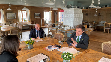 Auch mit dem Staatsminister für Energie, sauberes Wachstum und Klimawandel des Vereinigten Königreichs Großbritannien und Nordirland, Greg Hands, konnte sich Landtagspräsidentin Aigner austauschen.