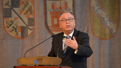 Prof. Dr. Hans-Jürgen Papier, ehemaliger Präsident des Bundesverfassungsgerichts, hielt den Festvortrag zur Lage und Bedeutung der Parlamente.