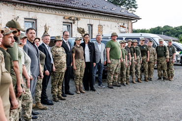 Treffen in Butscha mit einer militärischen Einheit, die aus Freiwilligen besteht: 80% von ihnen sind Frauen.