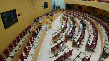 Viele Teilnehmer waren virtuell zugeschaltet. | Bildarchiv Bayerischer Landtag