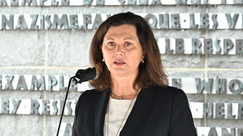 | Foto: Rolf Poss Landtagspräsidentin Ilse Aigner bei der Gedenkfeier anlässlich des 76. Jahrestages der Befreiung des KZ Dachau