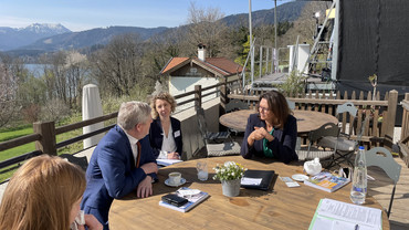 Landtagspräsidentin Ilse Aigner im Gespräch mit dem schottischen Minister für Verfassung, Auswärtiges und Kultur, Angus Robertson