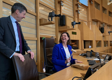 Parlamentspräsident Rt. Hon. Ken Macintosh führte Ilse Aigner durch das schottische Parlament.