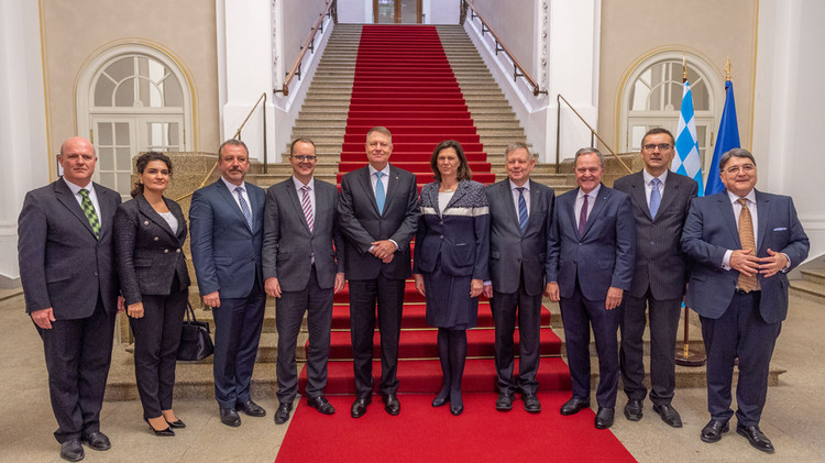 Die gesamte Delegation beim Besuch des rumänischen Präsidenten im Bayerischen Landtag