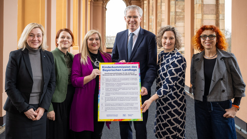 Kinderkommission macht Vorschläge für Verbesserungen für Kinder von Inhaftierten