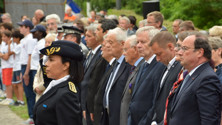 Gedenkfeier in Tulle - von rechts: ehem. Staatspräsident der Französischen Republik Francois Hollande, Generalkonsulin in Bordeaux, Frankreich Stefanie Zeidler, Bezirkstagspräsident Mittelfranken Armin Kroder und I. Landtagsviezpräsident Karl Freller