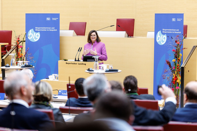 Knapp 200 ehrenamtliche Bürgermeisterinnen und Bürgermeister konnte Landtagspräsidentin Ilse Aigner im Maximilianeum begrüßen. 