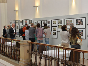 Bild: Präsentation der Ausstellung im Kreuzgang des Maximilianeums - Copyright: Bildarchiv Bayerischer Landtag - Foto: Rolf Poss