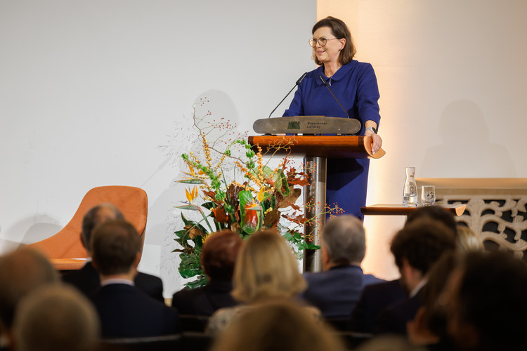 Zum 75-jährigen Bestehen der Hochschule für Politik München, hat Landtagspräsidentin Ilse Aigner zum Festakt in das Maximilianeum geladen. 