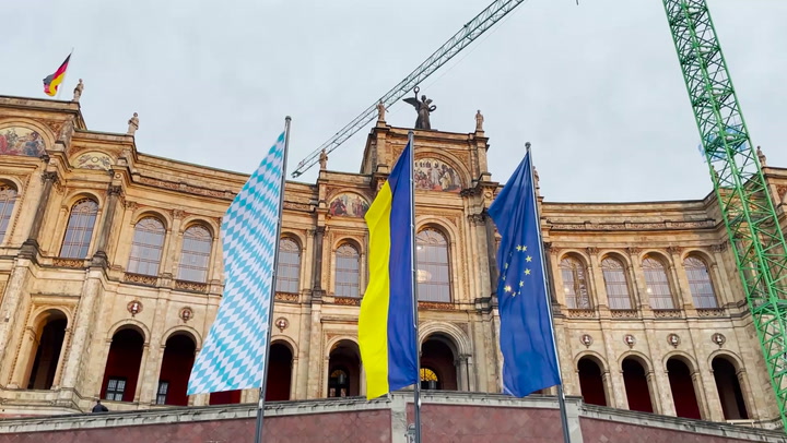 Bayerischer Landtag hisst die Flagge der Ukraine
