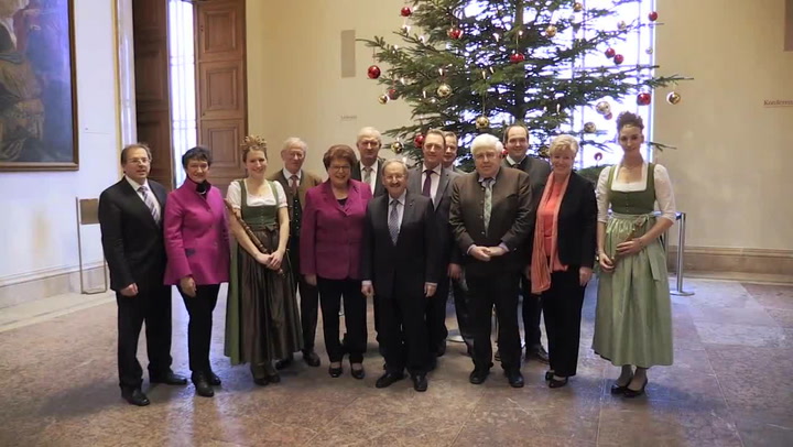 Christbaum bringt weihnachtlichen Glanz in das Maximilianeum